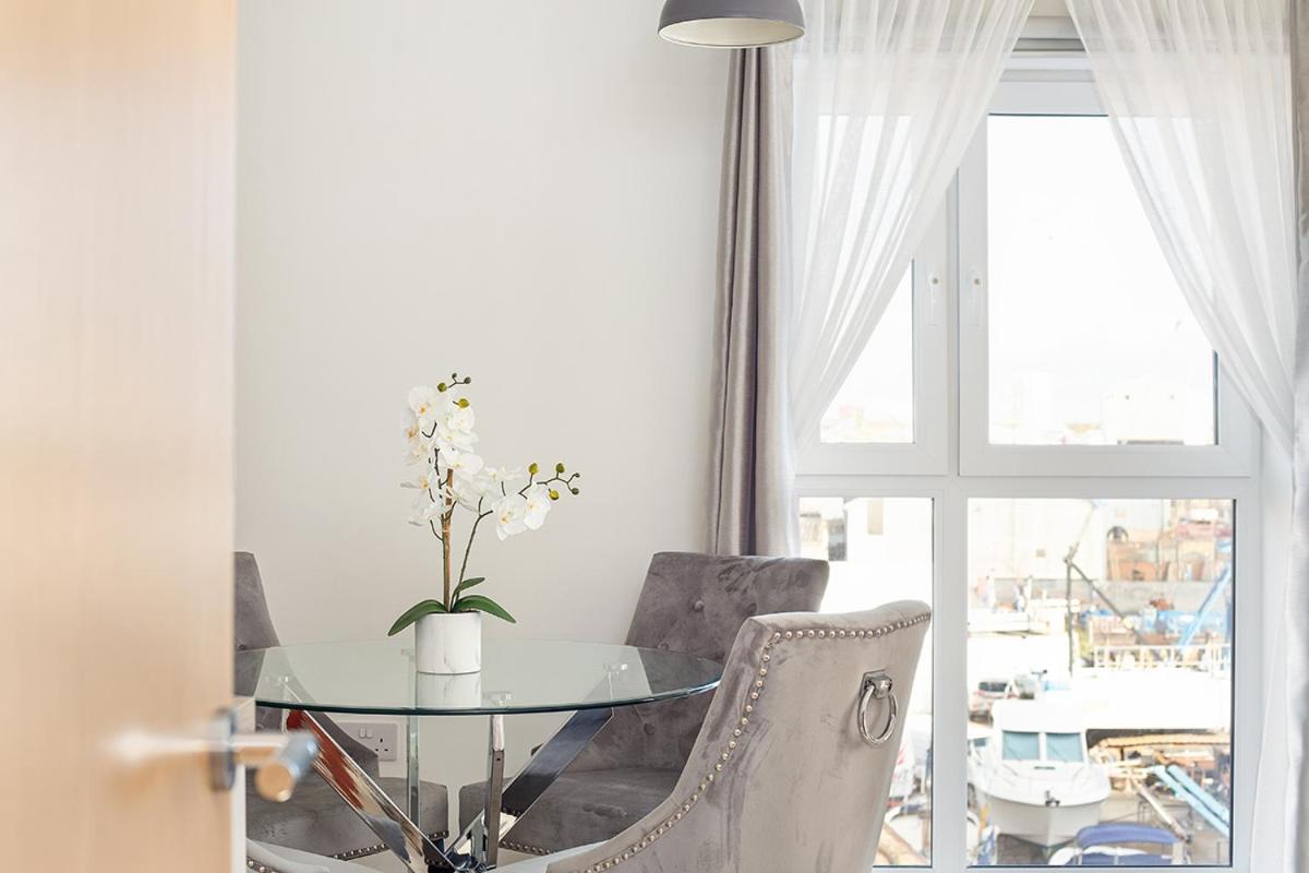 Deanery Court Vittrum Suites Southampton Extérieur photo