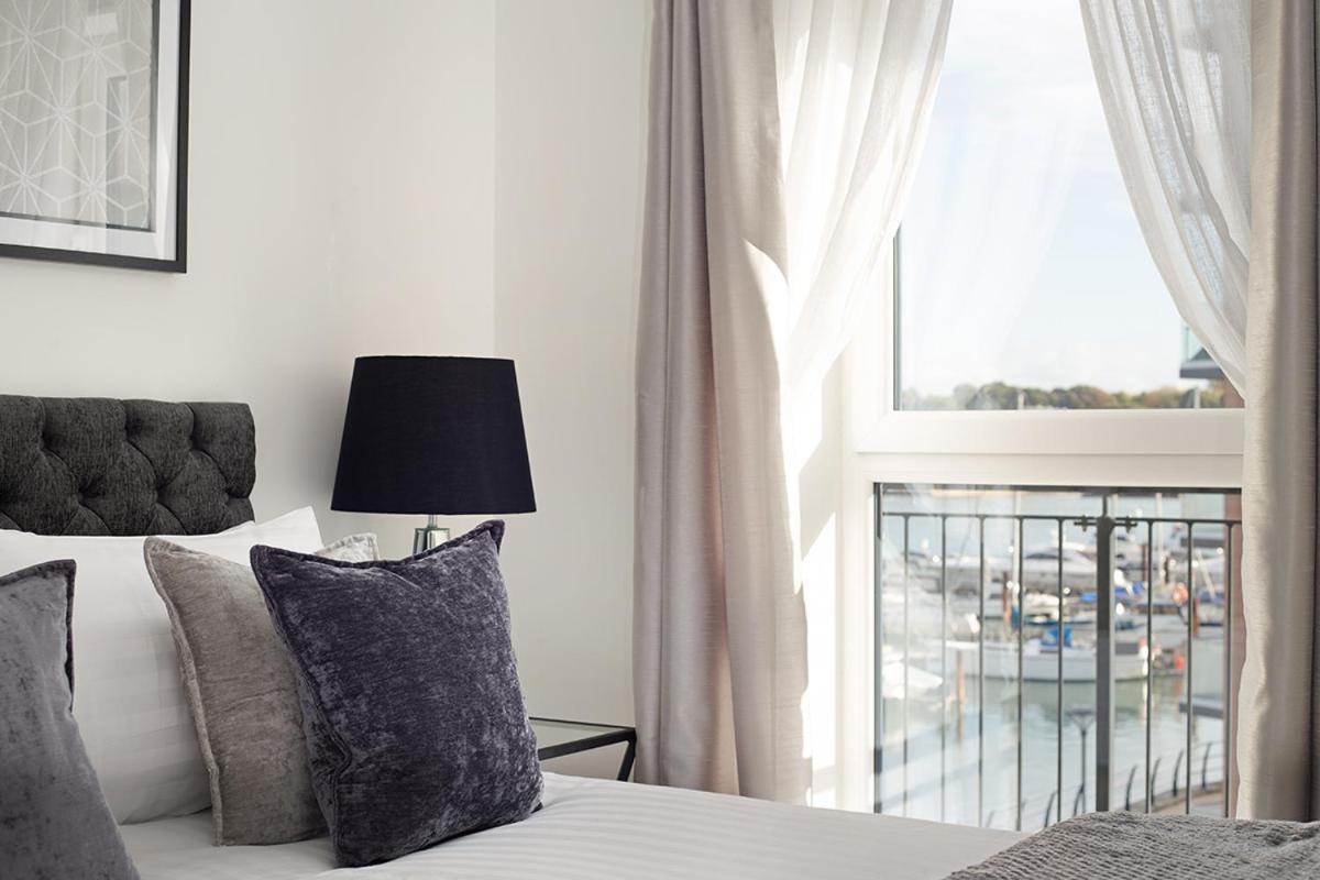 Deanery Court Vittrum Suites Southampton Chambre photo