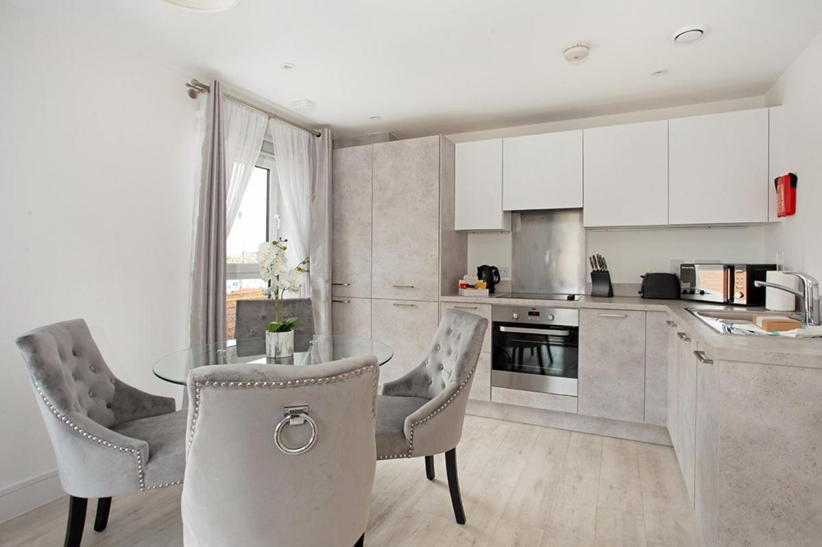 Deanery Court Vittrum Suites Southampton Chambre photo