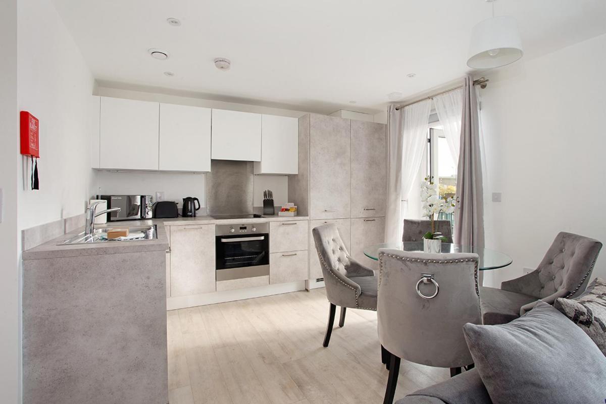 Deanery Court Vittrum Suites Southampton Chambre photo
