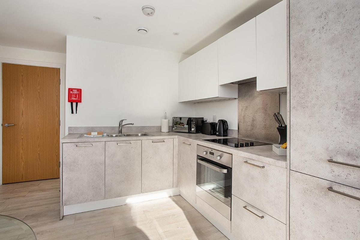 Deanery Court Vittrum Suites Southampton Chambre photo