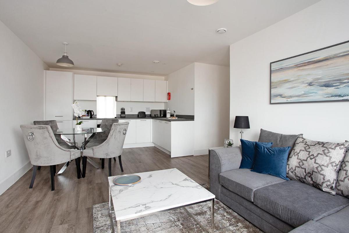 Deanery Court Vittrum Suites Southampton Chambre photo