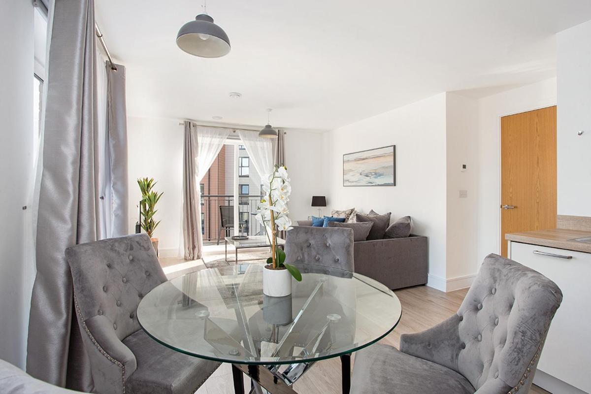 Deanery Court Vittrum Suites Southampton Chambre photo